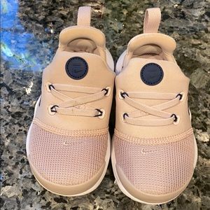 Toddler girls nike sneakers
